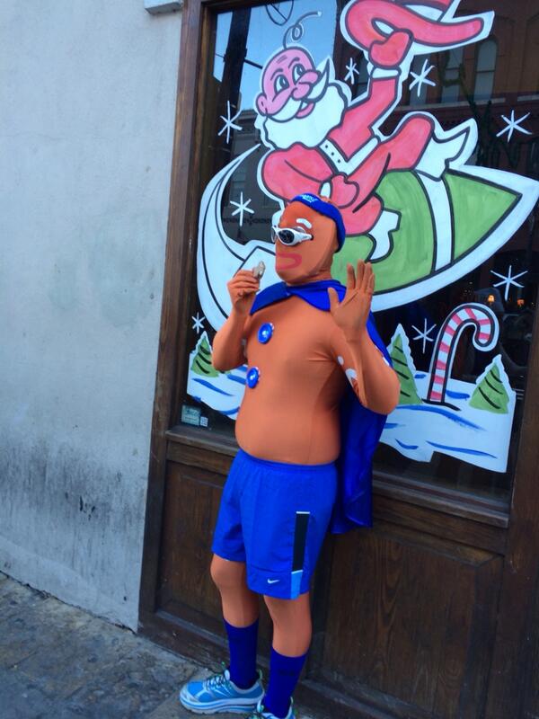 CathyDool's tweet photo. #zapposgingerbreadman http://t.co/FaTtpZ8Vba