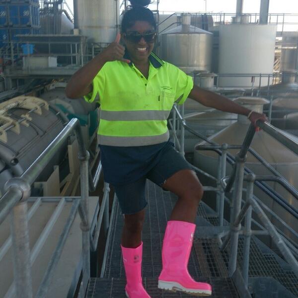 Kiss084's tweet photo. My new pink steel caps!!! Happy days yewwwwww @HaselgroveWines http://t.co/qKX4l8CL0V