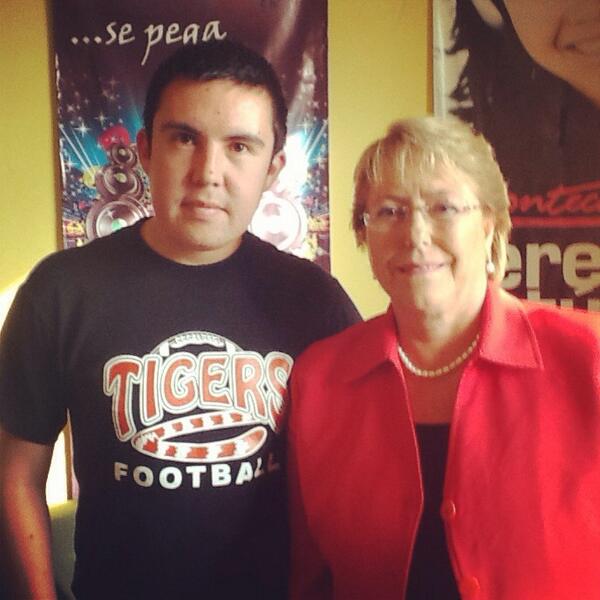 krissanimation's tweet photo. Foto del día con la presidenta electa http://t.co/34UodLpxrR