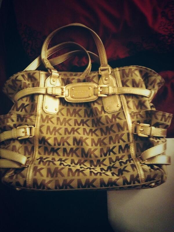 Merridethxoxo's tweet photo. S/O to @LittleMissMegg for getting me the best Christmas present ever! Loveee youuuu! http://t.co/xSnVgI7eYV