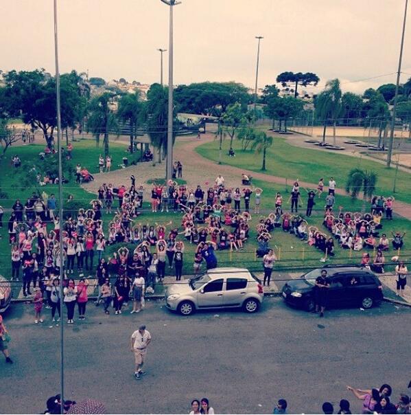aronstagram's tweet photo. [update 131216] brazil L.O.ㅅ.E thank you guys! #nuest #aron #brazilloㅅe #appreciatethelovefsho http://t.co/EnnWpp6TMZ