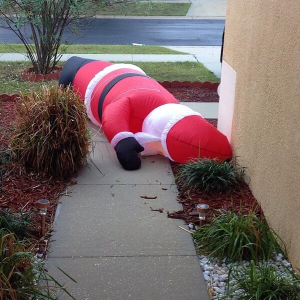 Qqpksnxjixjnl's tweet image. “@GravesMistake: #GoHomeSantaYourDrunk #XMas 
#StayDown http://t.co/uJEbnS3g2e” face down, ass up, that's the way how I like to F.... 🎅