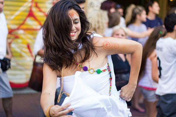 paularpantano's tweet photo. Bailando en la llamada de candombe de San Telmo el 7 de diciembre... fuego!! placer extremo!! http://t.co/mcz71C11Lg