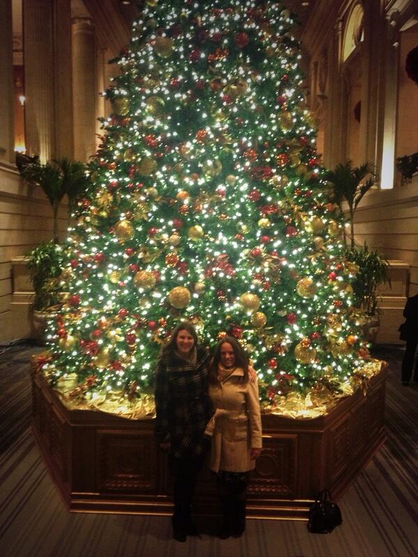 Gretchen_Nitz's tweet photo. Christmas tree with friends! #ilovechristmas http://t.co/mK4UFYwT8M