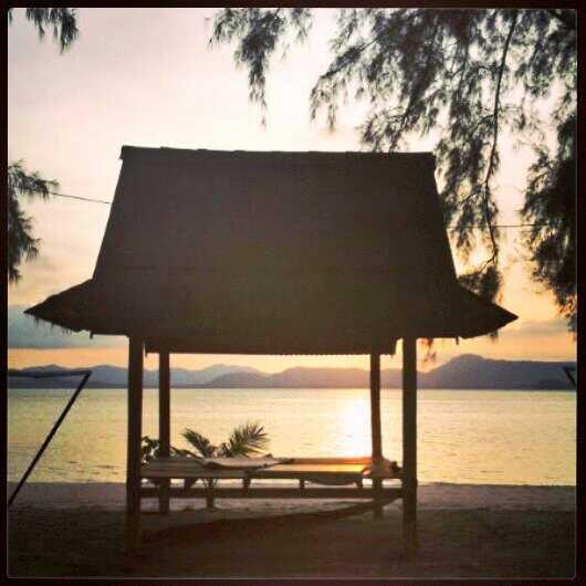 jolinemaritz's tweet photo. Holiday time with my favourite @bernardleroux67 #phuket #thailand http://t.co/0jgOrK3xYT