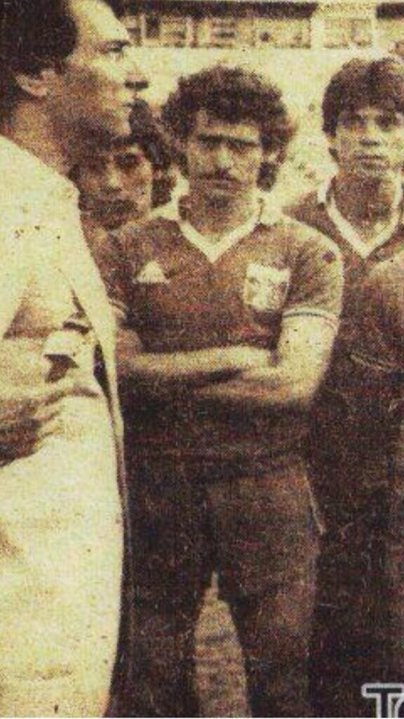 teogonzalezrisa's tweet photo. Cuando jugaba en el León http://t.co/DnVR3tsMvk