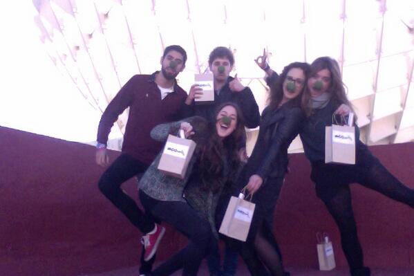 restFreeDOM's tweet photo. Os presentamos a nuestro equipo CreativeCAT gracias a ellos freeDOM ha sido posible  #pontelanarizverde http://t.co/3OENYFDyDo