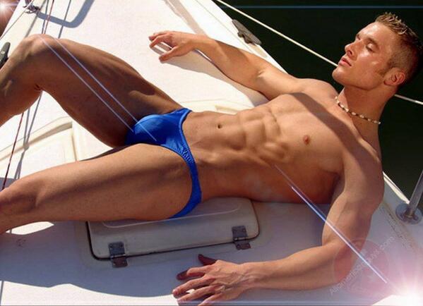 leomabarak34's tweet photo. @Fticheunwear: http://t.co/NPoC9knT8E juicy body! Bloody hot