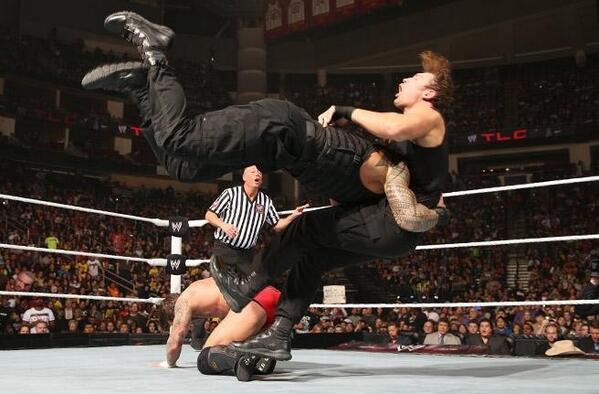 TomSmithEn's tweet photo. #WWETLC http://t.co/Myy8C6suth