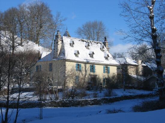 Toprural_fr's tweet photo. Restons dans l’ambiance de Noël avec cette vue du Domaine de Prat Niau dans le Cantal! http://t.co/mTqF2enc7M http://t.co/4eGzrJFNiY