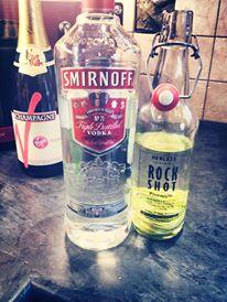 Blonde_Stace's tweet photo. Weekend banter #rockshot http://t.co/ljWnOJursX