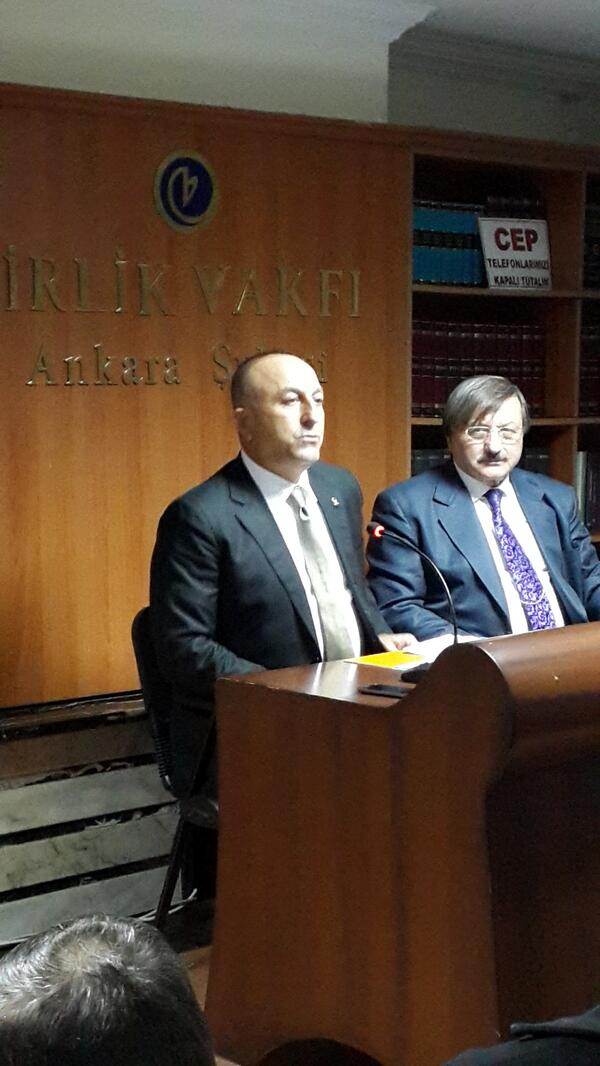 Sayın <a href="/MevlutCavusoglu/">Mevlüt Çavuşoğlu</a>  Bey vakıf merkezinde konferansına devam ediyor.