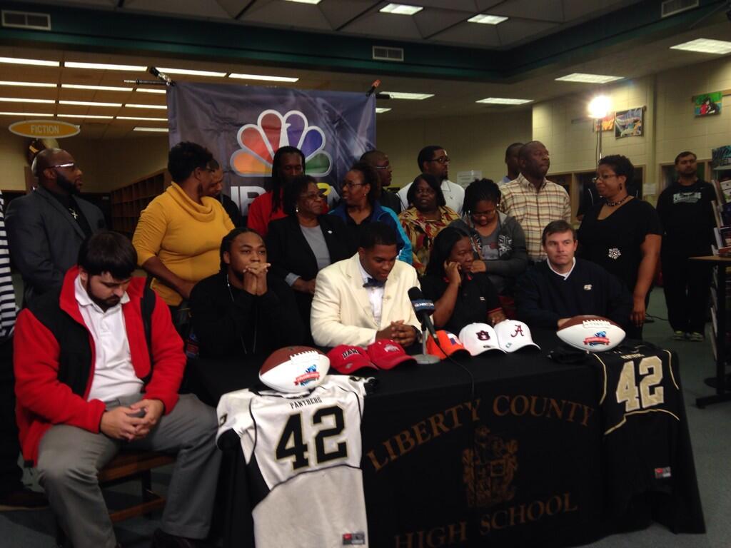 Bbn2w4fIQAEFFg0.jpg:large