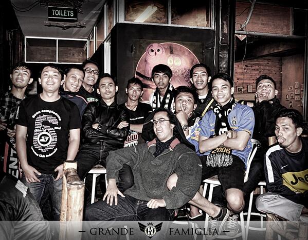 ademaolana's tweet photo. suatu malam di bober tropica,lama tak jumpa ma bro @akewz_buncis @maculgan cc @dokJCICB http://t.co/gIZZom9qrp
