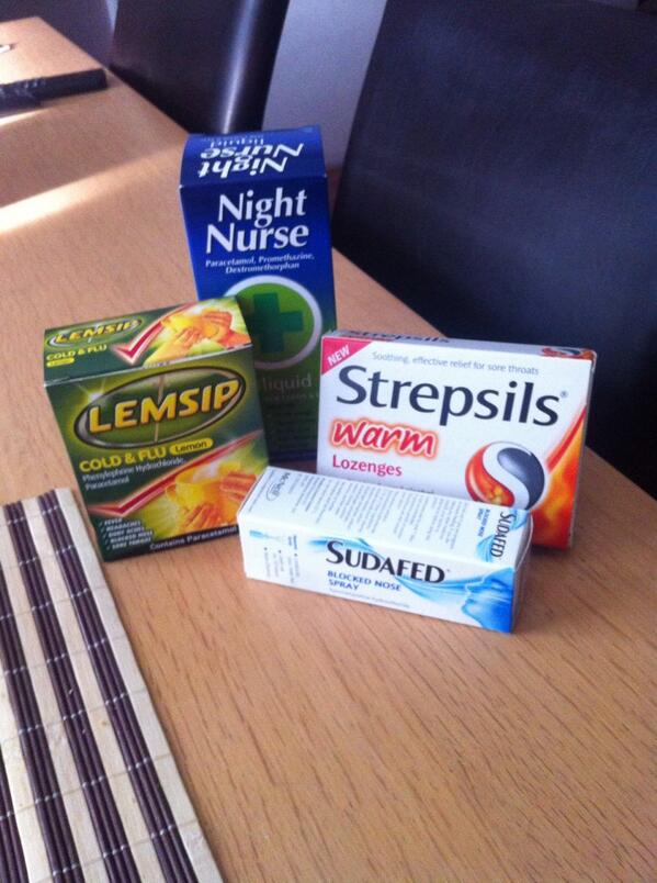 BlondeChe's tweet photo. Round giving @Ulsterox her night nurse 💩 http://t.co/Vk4ClB6LeC