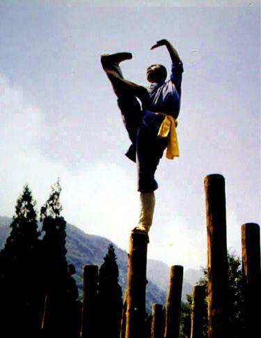 LearnKungFus's tweet photo. #Shaolin monks are known for their #flexibility, this can take a lot of time &amp; patience to achieve the highest kicks. http://t.co/yf6Rhm4axp