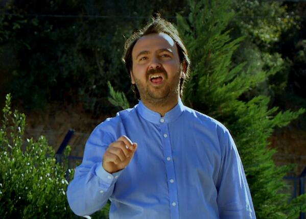 Üniversitede özel güvenlik olarak işe başlayan Silahtar ne işler açacak? Babam Sınıfta Kaldı bu akşam 22.15 FOX’ta!