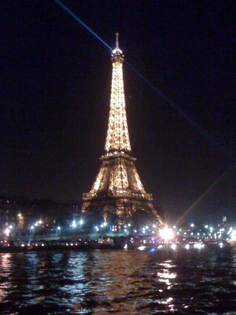SlaveyaAntoniya's tweet photo. The Great Eiffel Tower ;33 http://t.co/UkQvw8HCKg