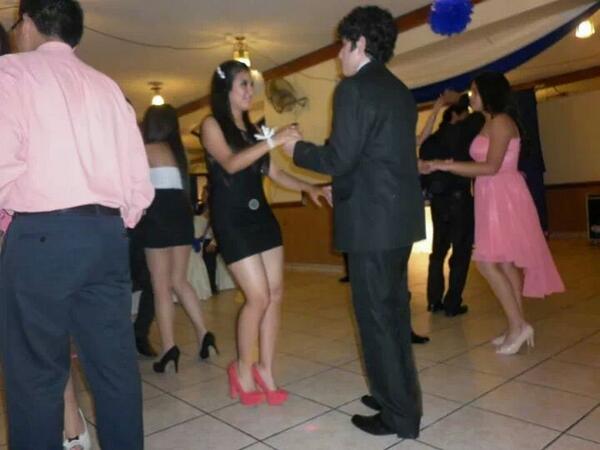 clau_marquez28's tweet photo. #fiestadeprom #teamo12 http://t.co/L9Oh8uE3Ie