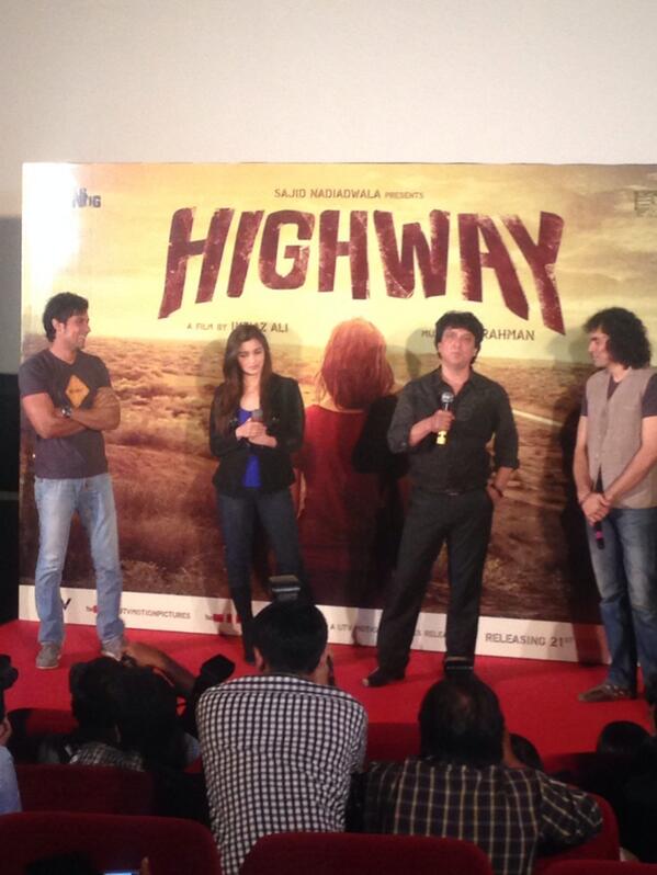 filmfare's tweet photo. The entire team of #Highway is here. http://t.co/xBAhd4WQBX