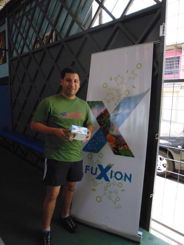 gamboaboxing's tweet photo. Joao Muñoz @joaico adquiriendo su producto #termote de @fuxionecu http://t.co/hqKO31fBC2