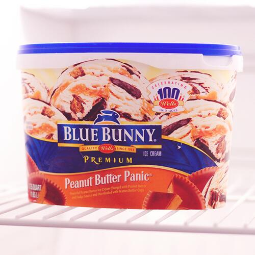 Blue_Bunny's tweet photo. As the family rolls in, take a break with the flavor that knows how you feel. #PBPanic http://t.co/1hiLCtFCAb