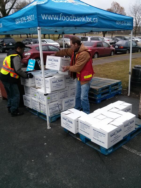 johnboychuk's tweet photo. Banana Tans dropped 25 cases off from its annual "Tan 4 Cans" food bank campaign. Thank you for your support. http://t.co/WRAXeysHRU