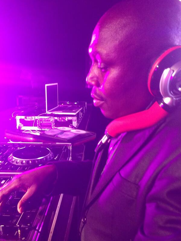 realdjwise's tweet image. Washu umlilo!!!!!!!☑"@ukhozi_fm: @DJSgqemeza in the mix #SpringDayMusicExplosion http://t.co/A1eXT1tbQA"