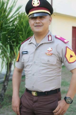 ndndah_R's tweet photo. Gtau ka. Masa dipake maen2 baju ni ye“@liakika: ini sapo ndah? @sophiarrrgh @pipid_07 @RiskaTriaa “@AKPOL_http://t.co/ZohXmwt9df””
