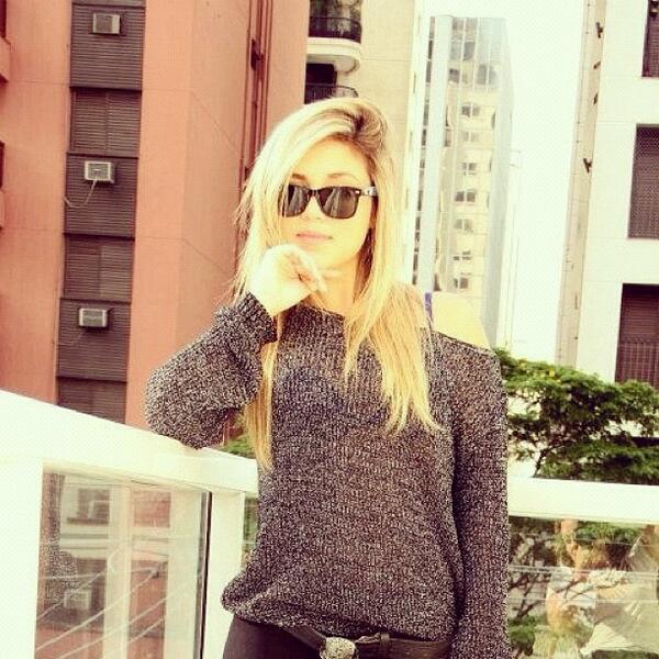 Brendinha_112's tweet photo. Eu loira ✦ ✧ http://t.co/cKyNK0njql