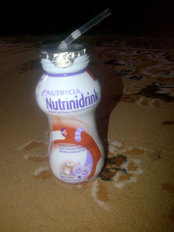 Belajar mimik susu tambahan ya Orlando (˘⌣˘)ε˘`)