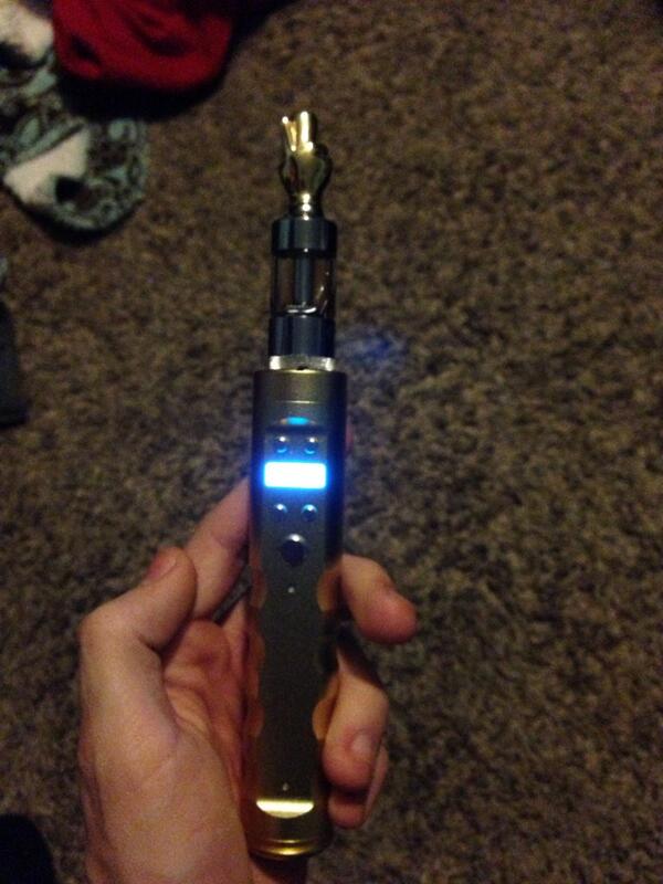 CHINNGLAND's tweet image. New vape ✌️ #k200 #gold #protank #vape