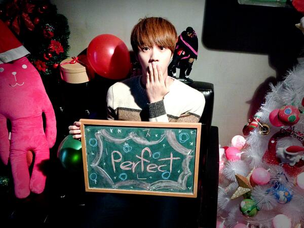 bts_bighit's tweet photo. #Perfectchristmas is here with #방탄소년단 #BTS #진. http://t.co/OX1GQ7Va6g