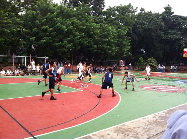 Kaderisasi5's tweet photo. Basket SMAN 5 vs SMAN 6 seru banget!! Ayooo ramein lagi warga lima! @belitungtimur #AdVenture http://t.co/6ji2CxQqY8