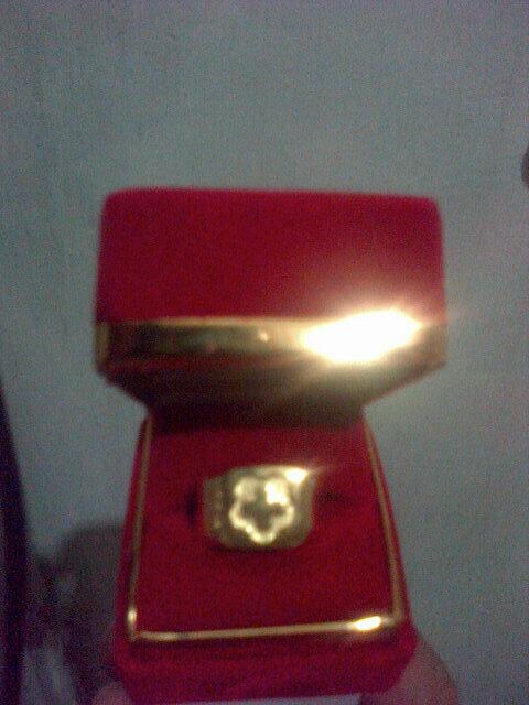 bangbangts's tweet photo. Penghargaan Donor Darah Sukarela 100x cincin emas simbol PMI http://t.co/NpGliepXiK