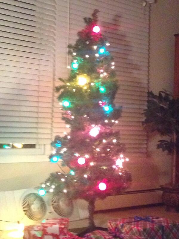 seantallanted's tweet photo. Just like Pinterest says" use two bulbs, not boring" #pintrestgonebad http://t.co/JE876c9VTU