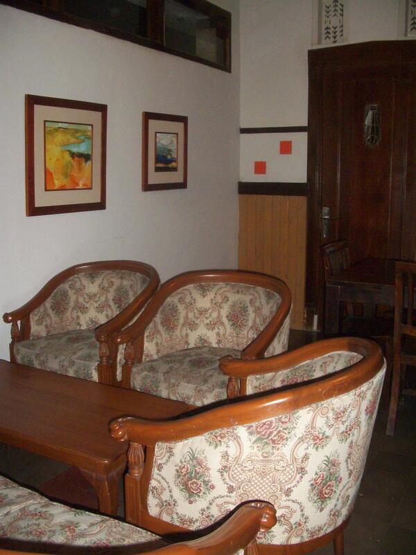 cari tempat yg cozy wat mkn2 ato skedar ngopi2? dtng aja k BALE's Kedai Kopi &amp; Resto d jl Aceh no 60 bdg #kulinerBDG