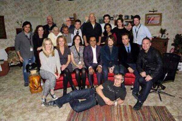 DanielFClub's tweet image. Daniel Radcliffe Appears in Episode of The Kumars
(4 Pics) &amp;amp; Details: on.fb.me/18wonge
#DanielRadcliffe #Kumars