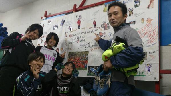 Tbs高校女子サッカー 今日も寒い 今日は都立飛鳥高校に行ってきたよ 部室に飾られていたみんなの熱い寄せ書きに じーん 高校女子サッカー 都立飛鳥 Http T Co Vyd1vl70tk Tbs高校女子サッカー 今日も寒い 今日は都立飛鳥高校に行ってきたよ 部室に飾られていたみんなの熱い寄せ書きに じーん 高校女子サッカー 都立飛鳥 Http T Co Vyd1vl70tk
