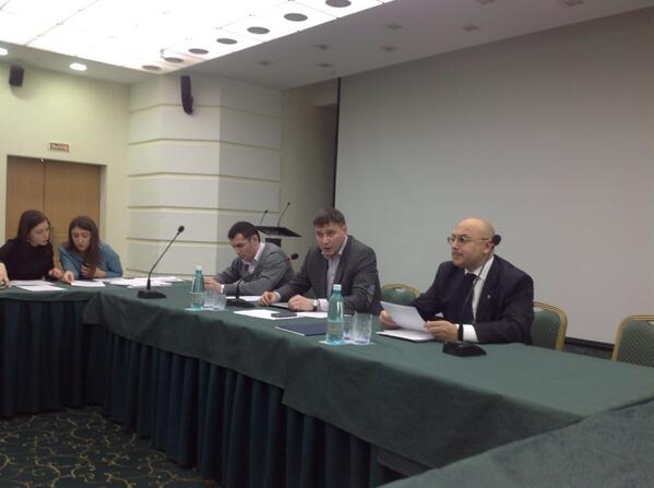 sawthefirstme's tweet photo. RT @Zvezdato: @ysaprikin открывает #СборЛауреатовМашук http://t.co/bZaXFTW8Od