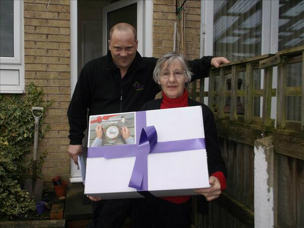 CharlesBainbrid's tweet photo. Ruth recieving her parcel from Lee over on the Offerton estate. Great start to the day! @Mcr_Challenge http://t.co/QNOC2SNbuz