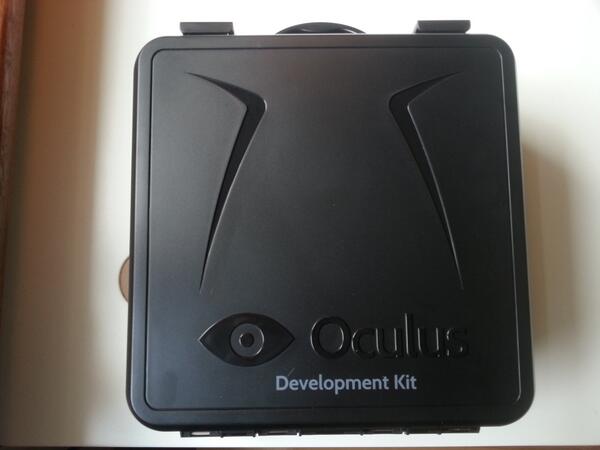Yeni Oculus Development Kit stüdyoya geldi.Hadi şimdi kimsenin aklına gelmeyen bi'şeyler yapalım!