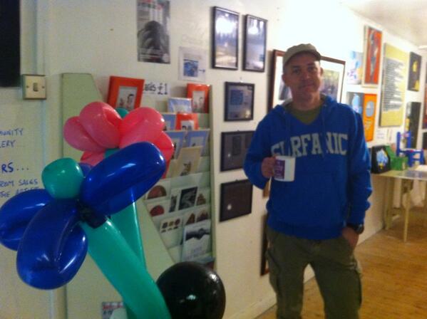 AuntieMongo's tweet photo. Kevin Pearson at the Popup Art Gallery on Robert Street in Scunthorpe @RadioHumberside @bbcburnsy http://t.co/PiacIdEsGY