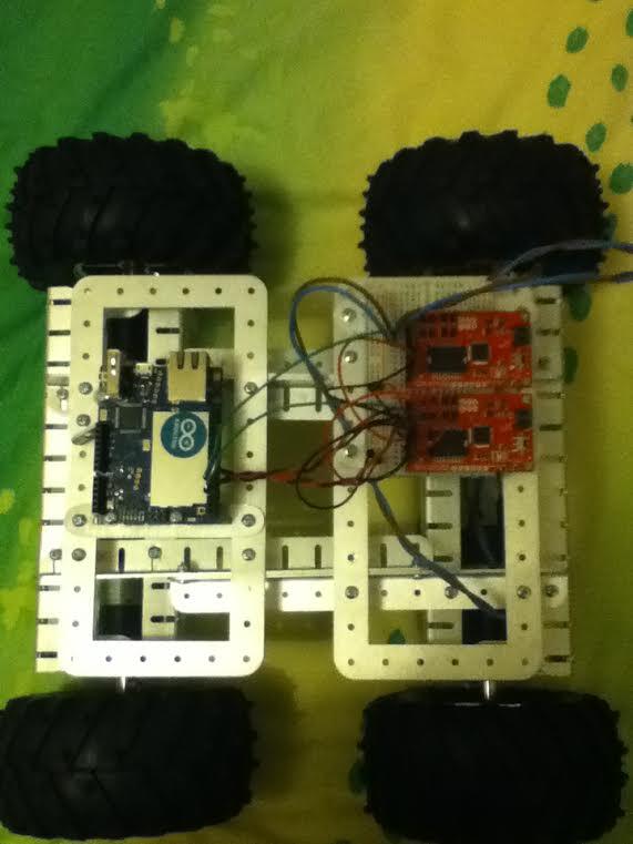 JimmyTheJedi's tweet image. Il mio rover "Yunny" inizia a muovere i primi passi! #ArduinoYun #Arduino @Axemblo @sparkfun @arduinoblog