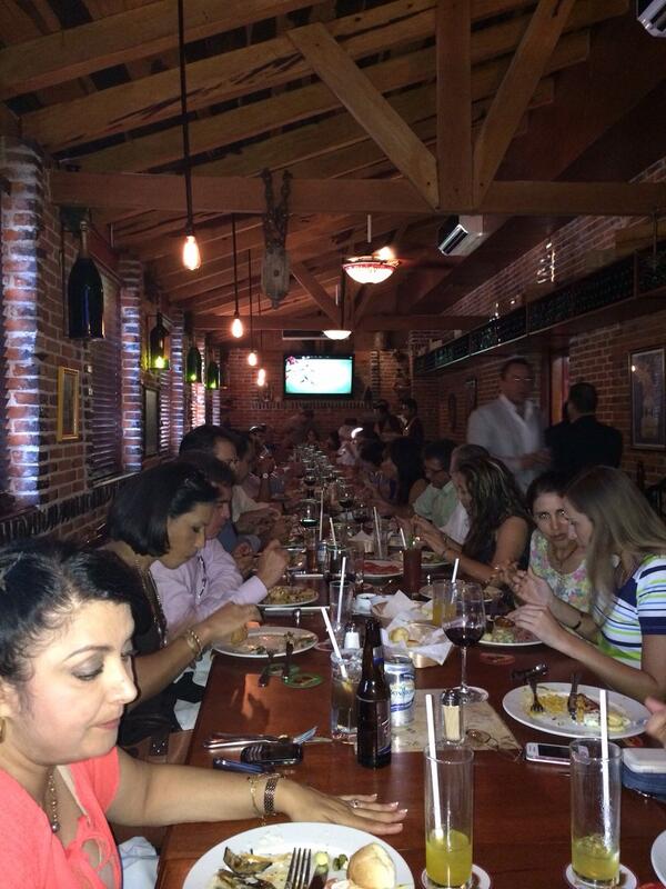 PromodcCancun's tweet photo. @HDISegurosMex comida fin de año Hdi Cancun http://t.co/ZHctYnIjpF