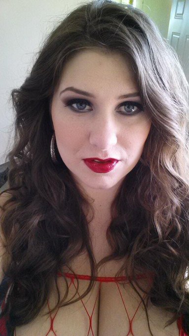 A very different look for me haha http://t.co/kXzjQViFh1<a href="/tag/mvsales"class="tags"><span>#mvsales</span></a>