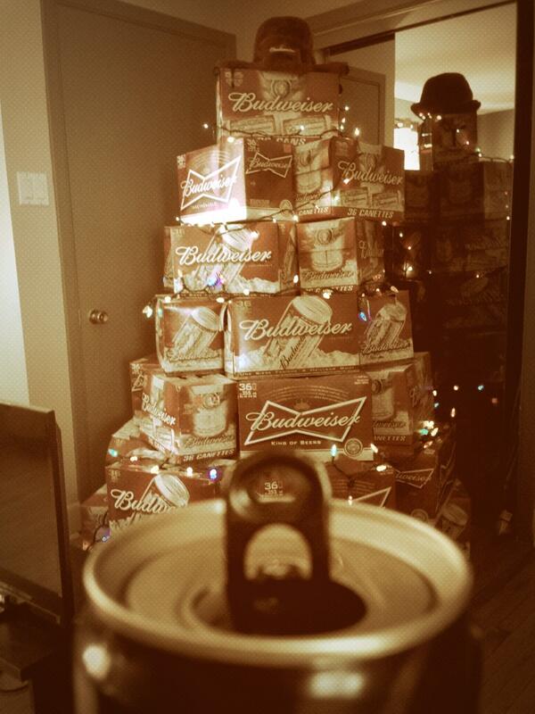 SamChoiniere's tweet photo. Joyeux Noël @Budweiser @budcanada #vuebud http://t.co/O3XulECr4C