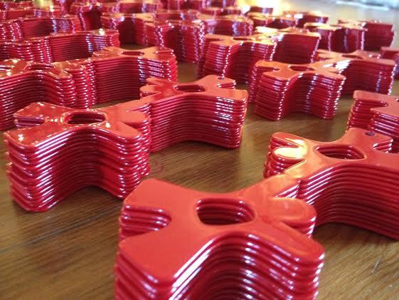 CJRDesignStudio's tweet image. Tis the season! Elementary school children are selling Happy Human powder-coated ornaments throughout Hood River Co!