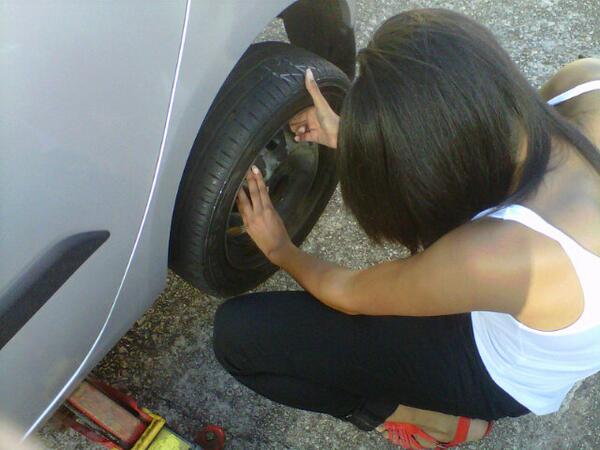 Carryn_13's tweet photo. Changed the tire :D http://t.co/P2AOLvlni0