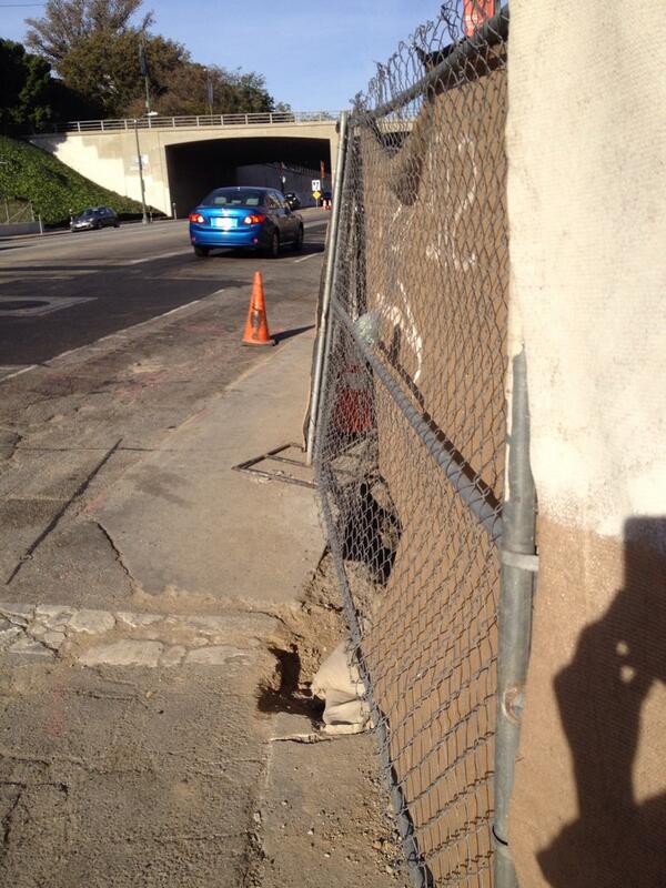 SidewalksinLA's tweet photo. LA city should not be ok w/eliminated access for those rolling/walking during construction - let's fix this policy. http://t.co/0SYfd2B6Ti